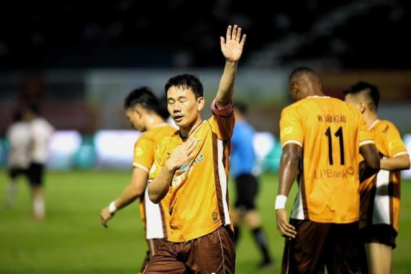 CLB Bình Phước công bố Minh Vương: 'Thương vụ không chỉ mang giá trị chuyên môn, vì...'- Ảnh 2. CLB Bình Phước công bố Minh Vương: 'Thương vụ không chỉ mang giá trị chuyên môn, vì...'- Ảnh 2.