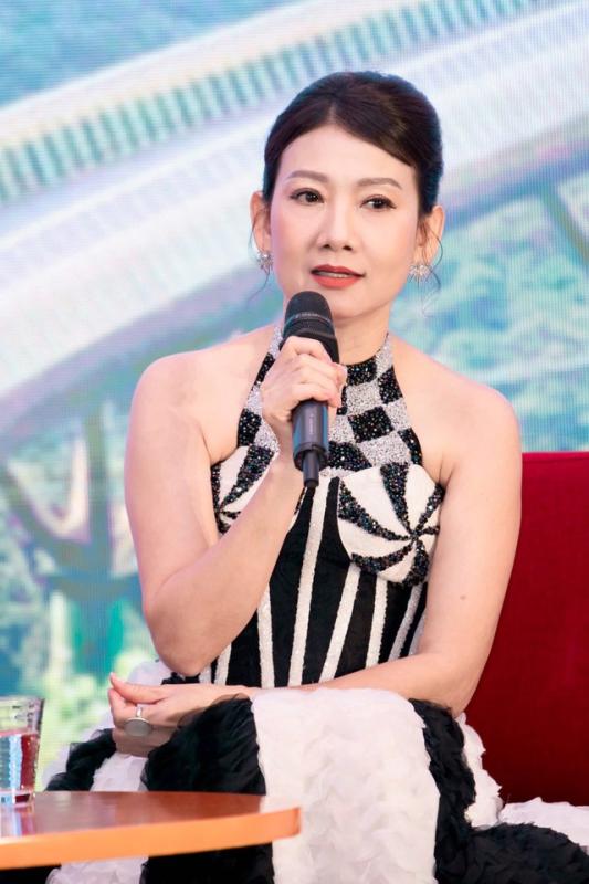 Showbiz 12.7: NSND Mỹ Uyên 'gây sốc'; Phương Ly ra sao ở ‘Em xinh say hi'?- Ảnh 1. Showbiz 12.7: NSND Mỹ Uyên 'gây sốc'; Phương Ly ra sao ở ‘Em xinh say hi'?- Ảnh 1.