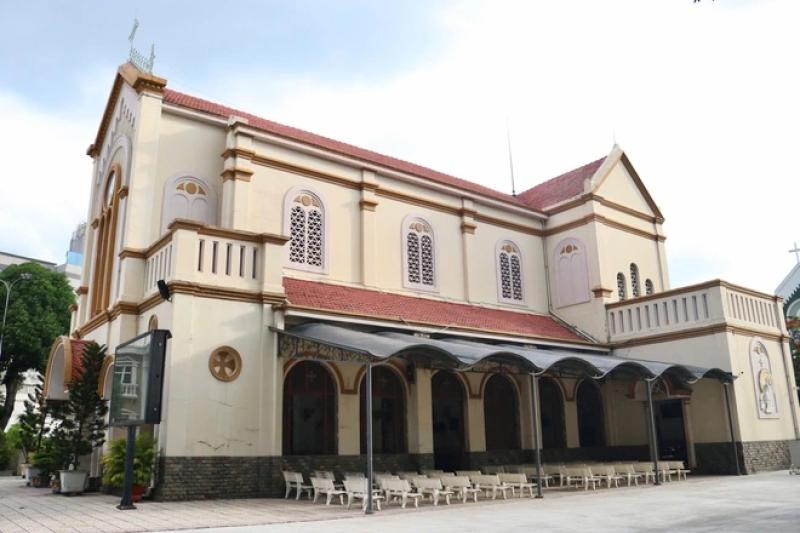 Nhà thờ cổ ở TP.HCM, do đại gia 'giàu hơn vua Bảo Đại' xây dựng- Ảnh 4. Nhà thờ cổ ở TP.HCM, do đại gia 'giàu hơn vua Bảo Đại' xây dựng- Ảnh 4.