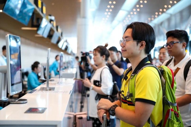 Làm thủ tục bay không giấy tờ tại nhà ga T3 - Ảnh 1.