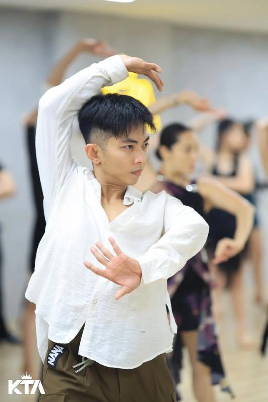 Showbiz 11.7: Phan Hiển đoạt 3 huy chương vàng; Trấn Thành: Tôi không phải ‘chồng quốc dân’- Ảnh 1. Showbiz 11.7: Phan Hiển đoạt 3 huy chương vàng; Trấn Thành: Tôi không phải ‘chồng quốc dân’- Ảnh 1.