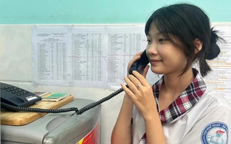TP.HCM dự kiến cấm học sinh dùng điện thoại ở trường - Ảnh 2. TP.HCM dự kiến cấm học sinh dùng điện thoại ở trường - Ảnh 2.