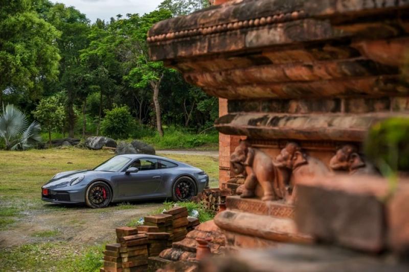 Porsche 911 GTS T-Hybrid: Giữ bản sắc, nâng tầm đẳng cấp - Ảnh 8.