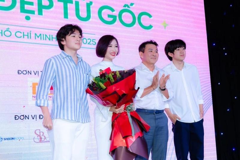 'Cô thư ký xinh đẹp' Thu Hương ra sao sau 30 năm đăng quang- Ảnh 2. 'Cô thư ký xinh đẹp' Thu Hương ra sao sau 30 năm đăng quang- Ảnh 2.