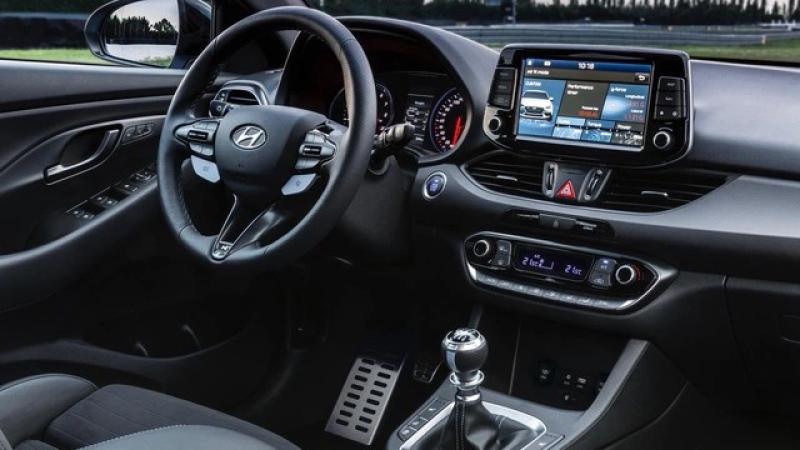 Hyundai cho rằng: 'Không còn ai muốn mua ô tô số sàn nữa' - Ảnh 2.