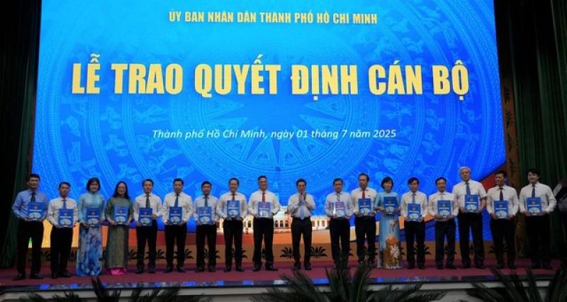 Giám đốc, phó giám đốc Sở Tài chính TP.HCM sau sáp nhập- Ảnh 1. Giám đốc, phó giám đốc Sở Tài chính TP.HCM sau sáp nhập- Ảnh 1.