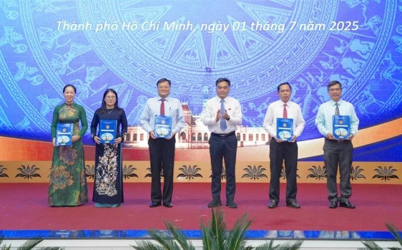 Bà Nguyễn Thị Hồng Hạnh được bổ nhiệm làm Giám đốc Sở Tư pháp TP.HCM- Ảnh 1. Bà Nguyễn Thị Hồng Hạnh được bổ nhiệm làm Giám đốc Sở Tư pháp TP.HCM- Ảnh 1.