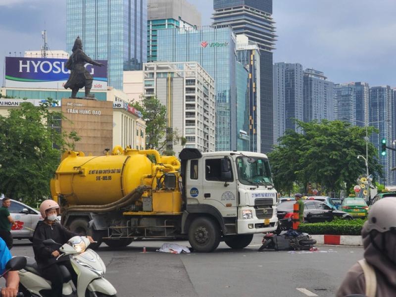 Liên tiếp những vụ tai nạn thương tâm, đi gần xe tải sao cho an toàn? - Ảnh 1. Liên tiếp những vụ tai nạn thương tâm, đi gần xe tải sao cho an toàn? - Ảnh 1.