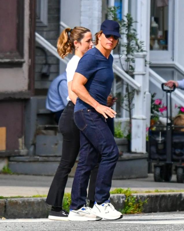 Tom Cruise lộ ảnh 'tay trong tay' Ana De Armas, ngầm xác nhận hẹn hò- Ảnh 1. Tom Cruise lộ ảnh 'tay trong tay' Ana De Armas, ngầm xác nhận hẹn hò- Ảnh 1.