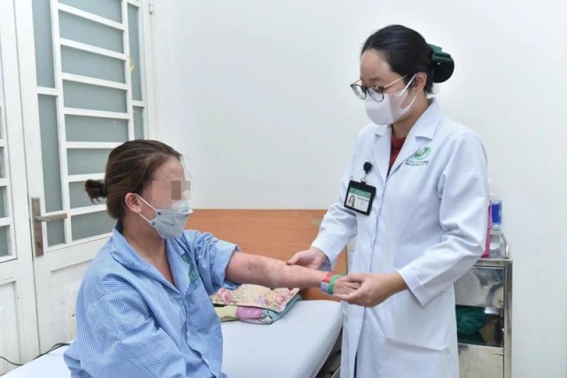 Nguy kịch vì dùng thuốc giảm cân, collagen 'xách tay' - Ảnh 2.