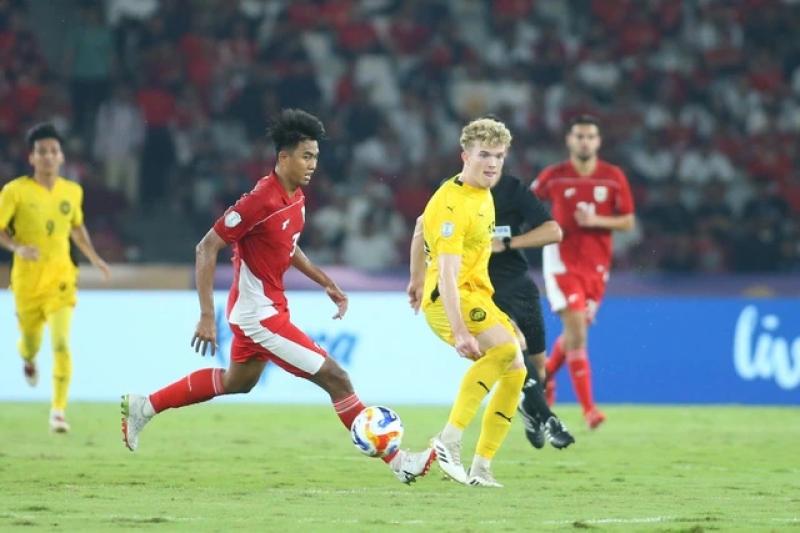 U.23 Malaysia sớm bị loại, chủ nhà Indonesia đi tiếp: U.23 Việt Nam dễ đấu ai ở bán kết?- Ảnh 1. U.23 Malaysia sớm bị loại, chủ nhà Indonesia đi tiếp: U.23 Việt Nam dễ đấu ai ở bán kết?- Ảnh 1.