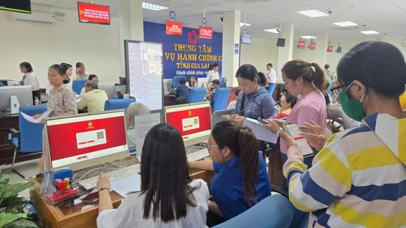 Tuổi trẻ Gia Lai ra quân hỗ trợ người dân thực hiện thủ tục hành chính - Ảnh 2.
