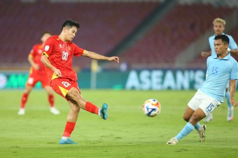 U.23 Việt Nam: Đá mãi mới thắng U.23 Campuchia, vô địch Đông Nam Á bằng cách nào? - Ảnh 2. U.23 Việt Nam: Đá mãi mới thắng U.23 Campuchia, vô địch Đông Nam Á bằng cách nào? - Ảnh 2.
