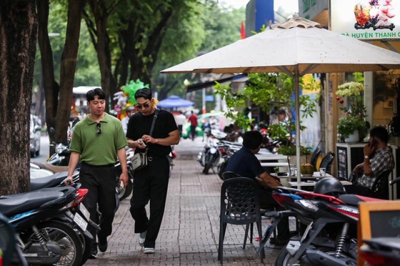 TP.HCM ngưng thu phí vỉa hè, chuẩn bị đề án quản lý mới- Ảnh 1. TP.HCM ngưng thu phí vỉa hè, chuẩn bị đề án quản lý mới- Ảnh 1.