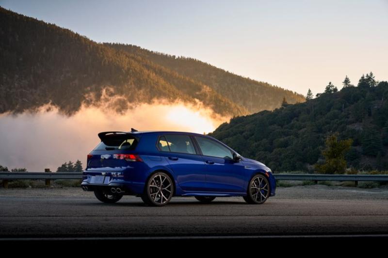Volkswagen Golf sắp bán tại Việt Nam, có bản mạnh ngang Civic Type R - Ảnh 3. Rộ tin Volkswagen Goft sắp bán tại Việt Nam, có bản mạnh như Civic Type R - Ảnh 3.