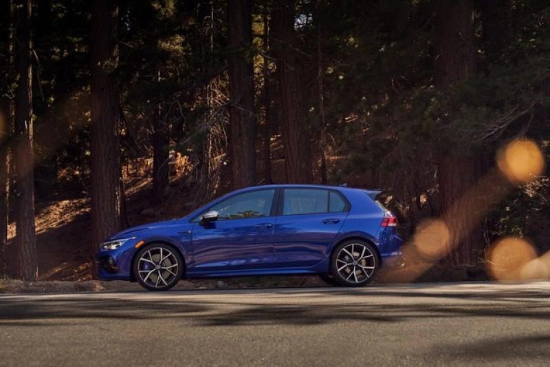 Volkswagen Golf sắp bán tại Việt Nam, có bản mạnh ngang Civic Type R - Ảnh 4. Rộ tin Volkswagen Goft sắp bán tại Việt Nam, có bản mạnh như Civic Type R - Ảnh 4.