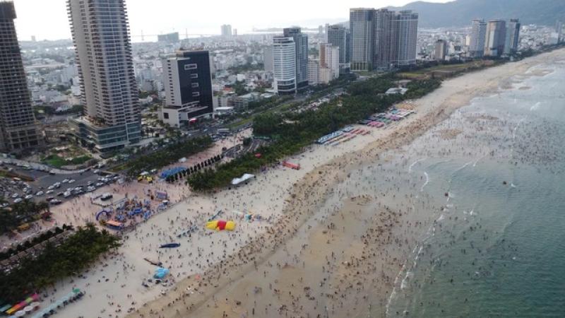 Lễ hội pháo hoa Đà Nẵng: Khách quốc tế tăng mạnh, khách sạn ‘cháy’ phòng- Ảnh 1. Lễ hội pháo hoa Đà Nẵng: Khách quốc tế tăng mạnh, khách sạn ‘cháy’ phòng- Ảnh 1.