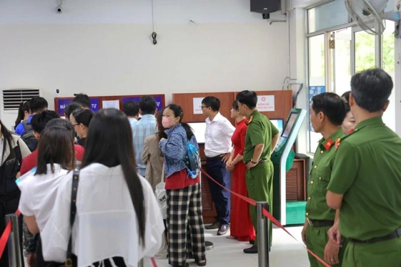Người dân hài lòng với dịch vụ ‘một cửa’ tại P.Nha Trang- Ảnh 2. Người dân hài lòng với dịch vụ ‘một cửa’ tại P.Nha Trang- Ảnh 2.