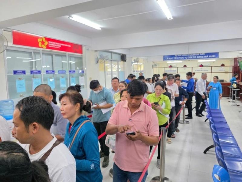 Người dân hài lòng với dịch vụ ‘một cửa’ tại P.Nha Trang- Ảnh 1. Người dân hài lòng với dịch vụ ‘một cửa’ tại P.Nha Trang- Ảnh 1.
