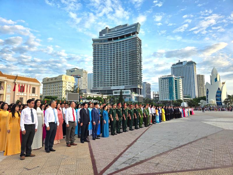 Khánh Hòa: Gần 1.300 người cùng chào cờ đón ‘kỷ nguyên mới’ của chính quyền địa phương- Ảnh 3. Khánh Hòa: Gần 1.300 người cùng chào cờ đón ‘kỷ nguyên mới’ của chính quyền địa phương- Ảnh 3.