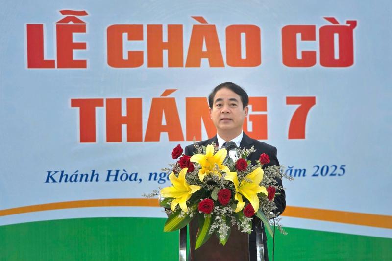 Khánh Hòa: Gần 1.300 người cùng chào cờ đón ‘kỷ nguyên mới’ của chính quyền địa phương- Ảnh 2. Khánh Hòa: Gần 1.300 người cùng chào cờ đón ‘kỷ nguyên mới’ của chính quyền địa phương- Ảnh 2.