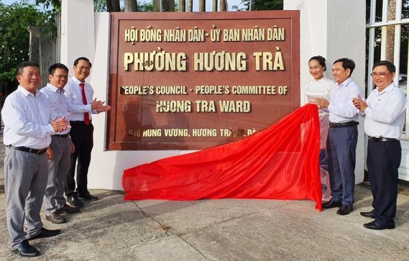Ngày đầu làm việc ở chính quyền xã mới: 'Xử lý thủ tục chỉ mất 15 phút’ - Ảnh 3. Ngày đầu làm việc ở chính quyền xã mới: 'Xử lý thủ tục chỉ mất 15 phút’ - Ảnh 3.