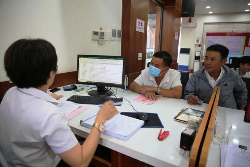 Ngày đầu làm việc ở chính quyền xã mới: 'Xử lý thủ tục chỉ mất 15 phút’ - Ảnh 2. Ngày đầu làm việc ở chính quyền xã mới: 'Xử lý thủ tục chỉ mất 15 phút’ - Ảnh 2.