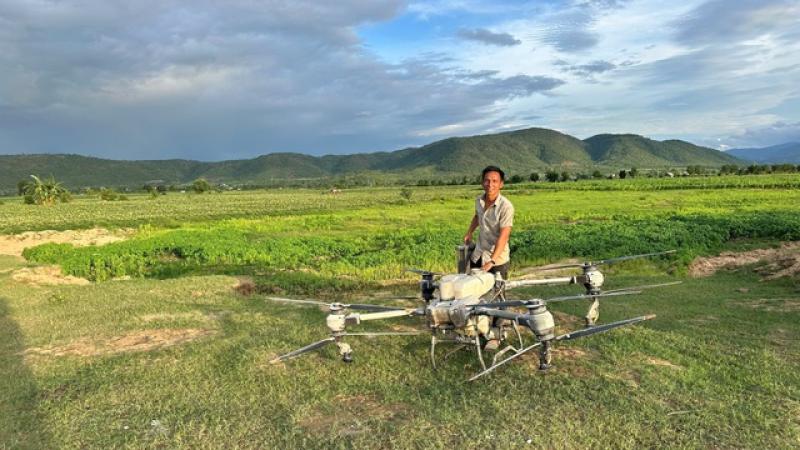 Gia Lai: Dùng máy bay không người lái giải cứu trẻ em giữa dòng lũ- Ảnh 2. Gia Lai: Dùng máy bay không người lái giải cứu trẻ em giữa dòng lũ- Ảnh 2.