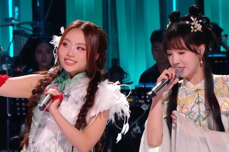 Phương Mỹ Chi hát cải lương, tiếp tục gây chú ý ở show quốc tế - Ảnh 1.