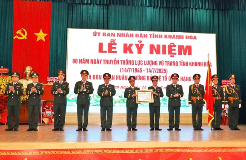 Khánh Hòa kỷ niệm 80 năm ngày truyền thống lực lượng vũ trang- Ảnh 1. Khánh Hòa kỷ niệm 80 năm ngày truyền thống lực lượng vũ trang- Ảnh 1.