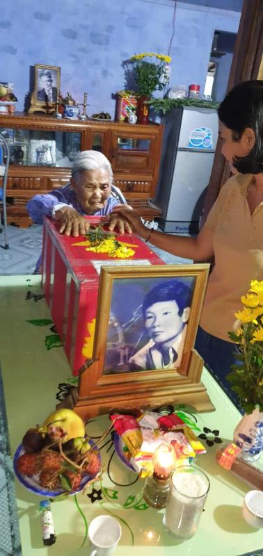Vợ chồng chị Dương Thị Nga ở Đồng Xoài đền ơn liệt sĩ- Ảnh 5. Vợ chồng chị Dương Thị Nga ở Đồng Xoài đền ơn liệt sĩ- Ảnh 5.