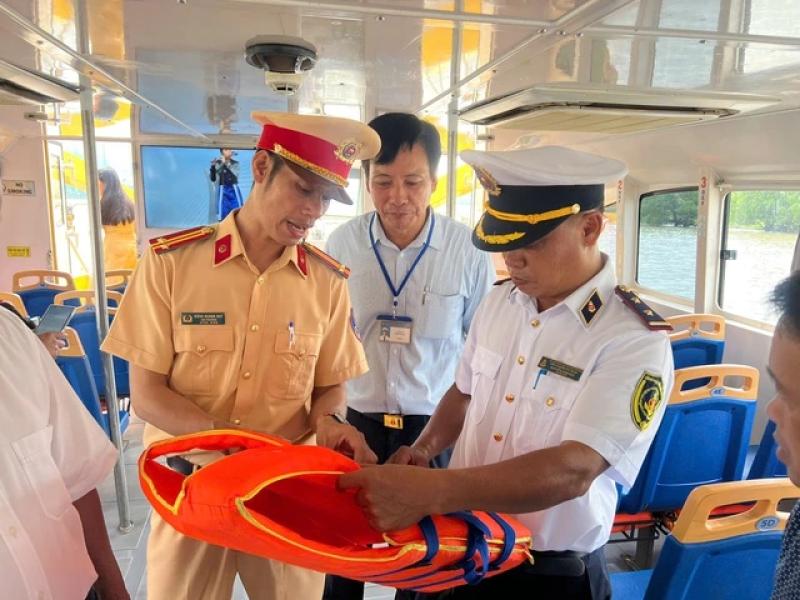 TP.HCM tổng kiểm tra các bến thủy sau tai nạn ở Vịnh Hạ Long - Ảnh 2.