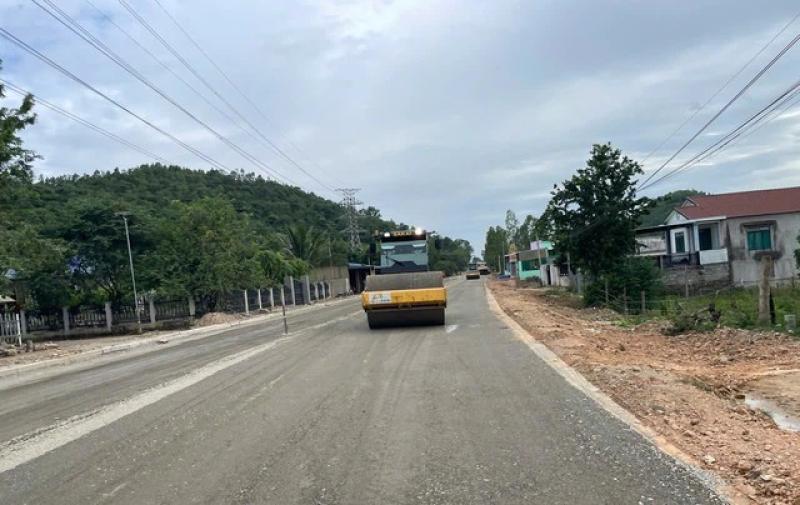 Cải tạo QL28B Lâm Đồng đua với thời gian nhưng vướng mặt bằng chưa hoàn thiện - Ảnh 2. Cải tạo QL28B Lâm Đồng đua với thời gian nhưng vướng mặt bằng chưa hoàn thiện - Ảnh 2.