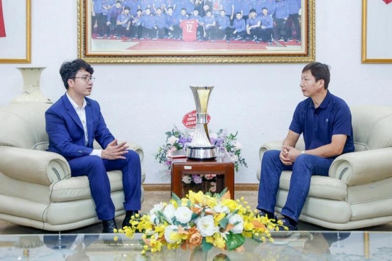 HLV Kim Sang Sik: ‘Tôi mong chờ Xuân Son và Văn Hậu, sẵn sàng mở cửa cho Chung Đỗ nếu…’- Ảnh 2. HLV Kim Sang Sik: ‘Tôi mong chờ Xuân Son và Văn Hậu, sẵn sàng mở cửa cho Chung Đỗ nếu…’- Ảnh 2.