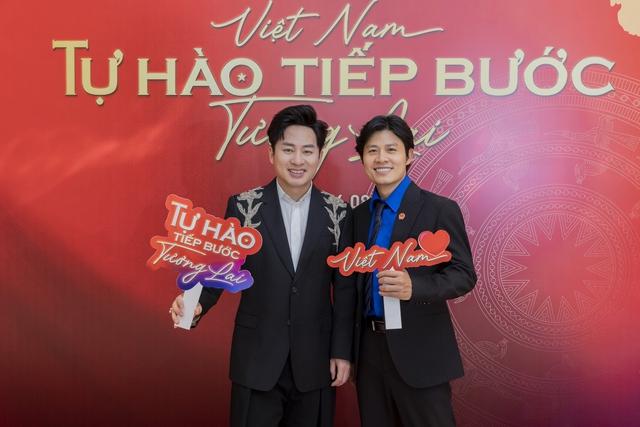 Tùng Dương: Nguyễn Văn Chung rất hiền, chiều tôi hơn chiều người yêu- Ảnh 1. Tùng Dương: Nguyễn Văn Chung rất hiền, chiều tôi hơn chiều người yêu- Ảnh 1.