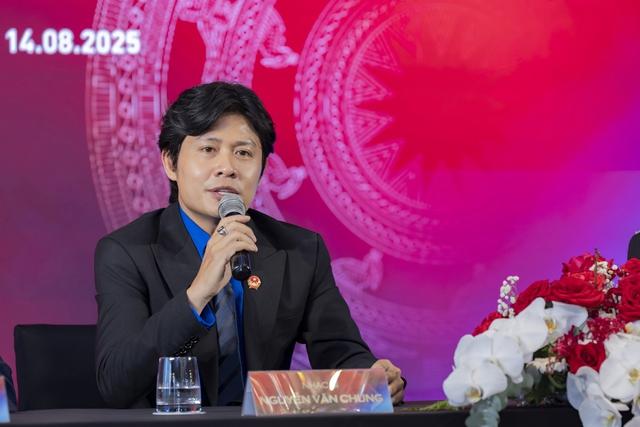 Tùng Dương: Nguyễn Văn Chung rất hiền, chiều tôi hơn chiều người yêu- Ảnh 3. Tùng Dương: Nguyễn Văn Chung rất hiền, chiều tôi hơn chiều người yêu- Ảnh 3.