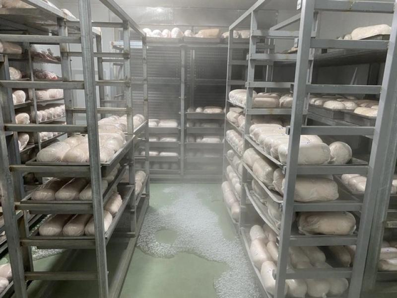 Phát hiện 100 tấn thịt heo đông lạnh bốc mùi hôi- Ảnh 3. Phát hiện 100 tấn thịt heo đông lạnh bốc mùi hôi- Ảnh 3.