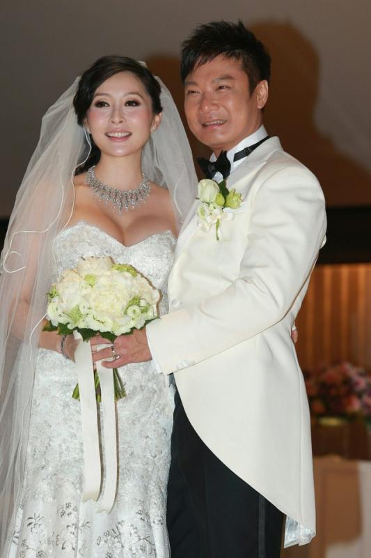 'Trùm đóng thế' Tiền Gia Lạc kể hôn nhân hạnh phúc bên vợ kém 10 tuổi - Ảnh 2.