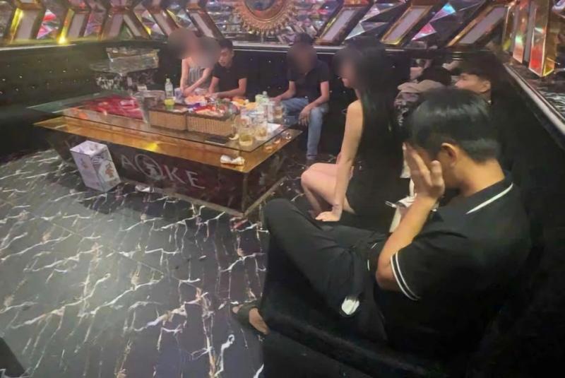 Đà Nẵng: 'Đột kích' quán karaoke lúc rạng sáng, phát hiện khách dương tính ma túy - Ảnh 1. Đà Nẵng: 'Đột kích' quán karaoke lúc rạng sáng, phát hiện khách dương tính ma túy - Ảnh 1.