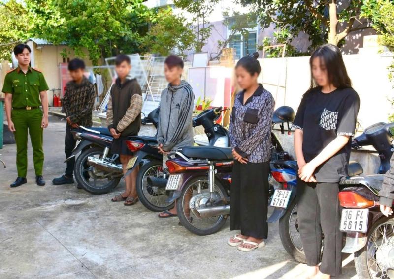 Nhóm nghi phạm nhỏ tuổi bỏ học gây 9 vụ trộm xe máy trong nửa tháng- Ảnh 3. Nhóm nghi phạm nhỏ tuổi bỏ học gây 9 vụ trộm xe máy trong nửa tháng- Ảnh 3.