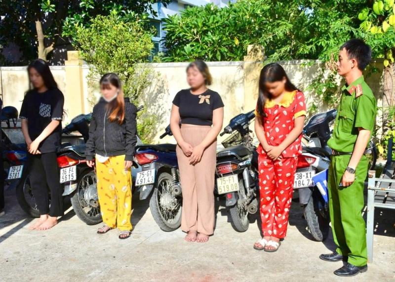 Nhóm nghi phạm nhỏ tuổi bỏ học gây 9 vụ trộm xe máy trong nửa tháng- Ảnh 2. Nhóm nghi phạm nhỏ tuổi bỏ học gây 9 vụ trộm xe máy trong nửa tháng- Ảnh 2.