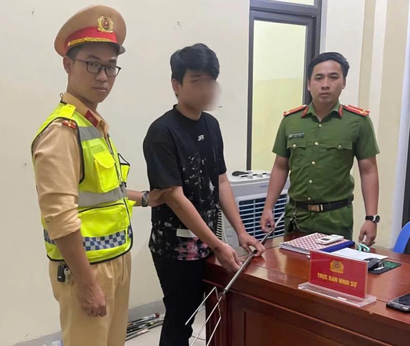 Đà Nẵng: Truy bắt nhóm người mang hung khí đi 'giải quyết mâu thuẫn'- Ảnh 1. Đà Nẵng: Truy bắt nhóm người mang hung khí đi 'giải quyết mâu thuẫn'- Ảnh 1.