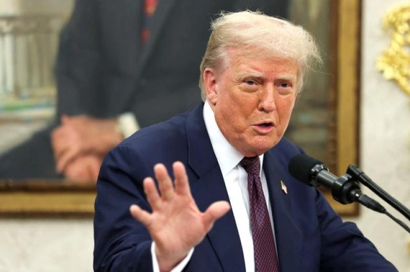 Ông Trump nói sẽ đánh thuế 100% lên chip bán dẫn - Ảnh 1.