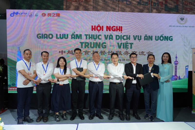 Người dân TP.HCM thưởng thức món ngon tại sự kiện ẩm thực Trung - Việt- Ảnh 7. Người dân TP.HCM thưởng thức món ngon tại sự kiện ẩm thực Trung - Việt- Ảnh 7.
