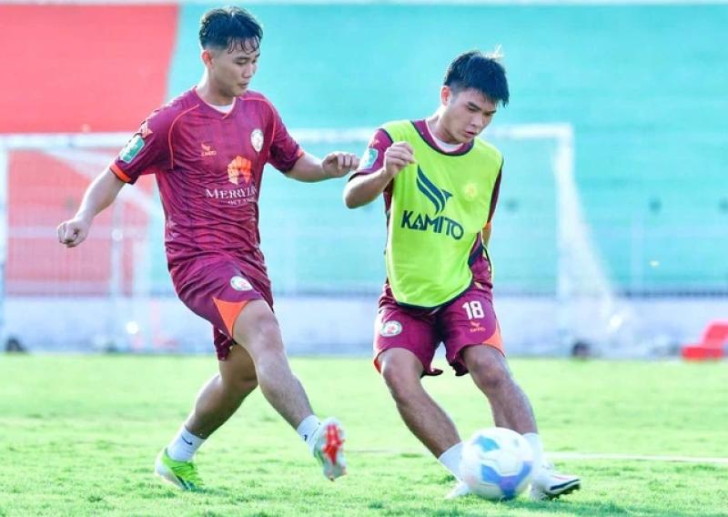 CLB Bình Định chuyển thành Quy Nhơn United: Đổi tên 4 lần trong 4 năm, không bỏ hạng nhất- Ảnh 1. CLB Bình Định chuyển thành Quy Nhơn United: Đổi tên 4 lần trong 4 năm, không bỏ hạng nhất- Ảnh 1.