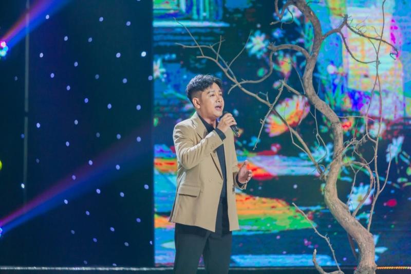 Chàng trai hát giống ca sĩ Mạnh Quỳnh bị nhắc nhở- Ảnh 1. Chàng trai hát giống ca sĩ Mạnh Quỳnh bị nhắc nhở- Ảnh 1.