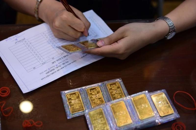 Giá vàng hôm nay 4.8.2023: Tăng giảm trái chiều giữa mua và bán- Ảnh 1. Giá vàng hôm nay 4.8.2023: Tăng giảm trái chiều giữa mua và bán- Ảnh 1.