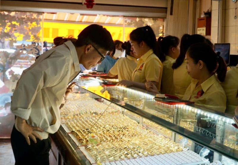 'Cởi trói' cho vàng trang sức mỹ nghệ- Ảnh 1. 'Cởi trói' cho vàng trang sức mỹ nghệ- Ảnh 1.