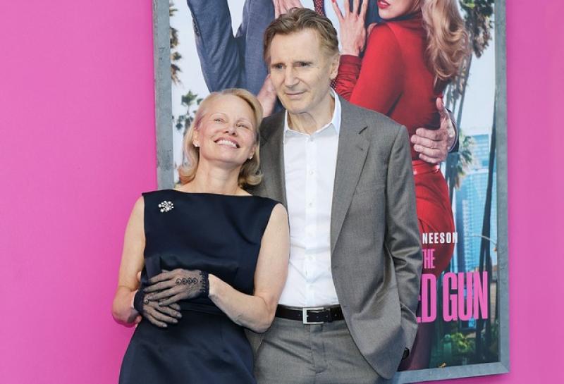 'Bom sex' Pamela Anderson và mối tình mới chớm với 'quái kiệt' Liam Neeson - Ảnh 7.