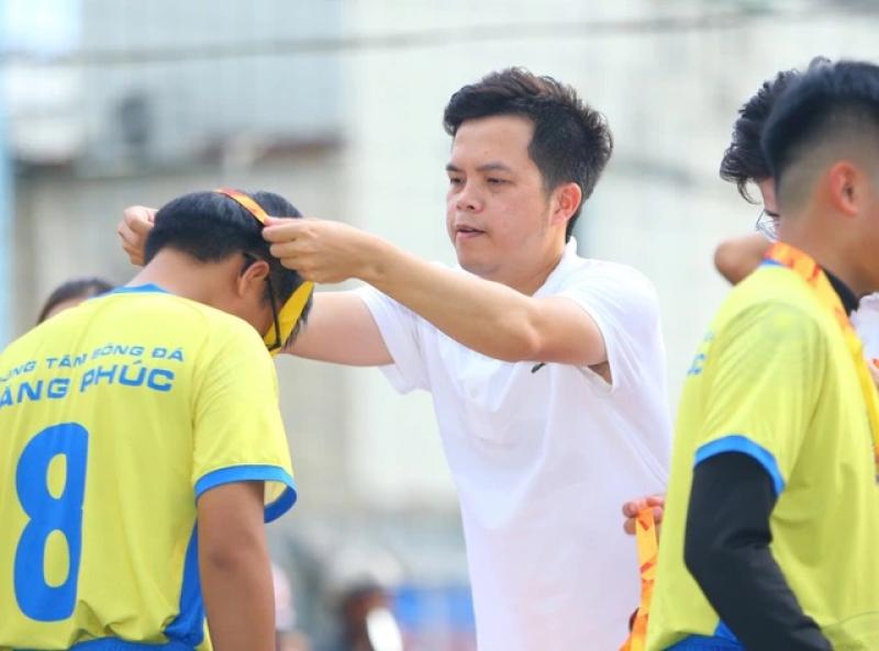 Tuyển thủ Phan Văn Đức truyền cảm hứng cho gần 1.000 trẻ em bóng đá cộng đồng- Ảnh 4. Tuyển thủ Phan Văn Đức truyền cảm hứng cho gần 1.000 trẻ em bóng đá cộng đồng- Ảnh 4.